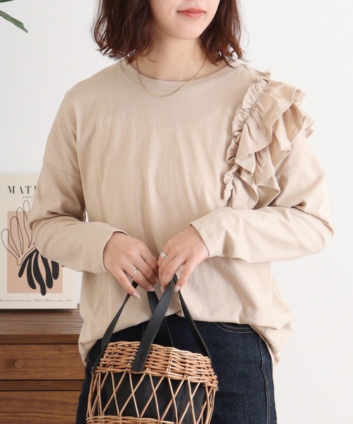 atONE(アットワン)の「片袖フリル長袖カットソー(Tシャツ/カットソー・レディース・ブラック/カーキ/ライトベージュ/オフホワイト・M-L/4L~5L/LL~3L)」の14枚目の写真