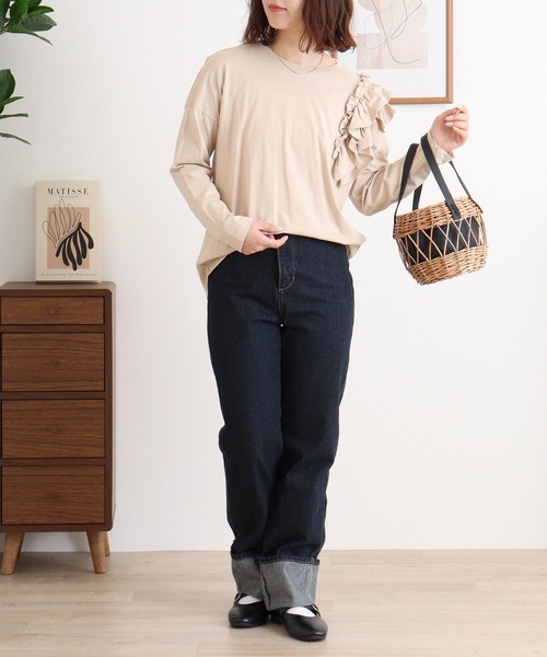atONE(アットワン)の「片袖フリル長袖カットソー(Tシャツ/カットソー・レディース・ブラック/カーキ/ライトベージュ/オフホワイト・M-L/4L~5L/LL~3L)」の16枚目の写真