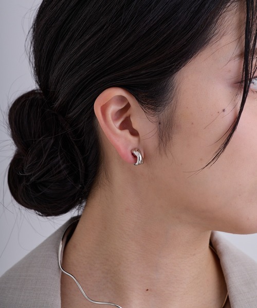 CALIN STANDARD(カリンスタンダード)の「◆金属アレルギー対応◆◆made in japan◆【痛くない】【落ちにくい】【片手で簡単】クロス マグネットイヤリング(イヤリング・レディース・ゴールド/シルバー・FREE)」の3枚目の写真