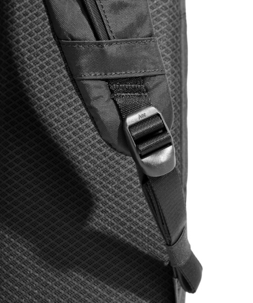 Aer（エアー）の「Aer エアー DAY PACK 3 X-PAC バックパック B4 16インチPC対応（バックパック/リュック・メンズ・ブラック・FREE）」の8枚目の写真
