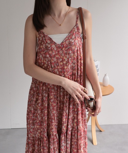 sakishimatokyo（サキシマトーキョー）の「【多色展開】フラワープリント キャミワンピース/ティアードワンピ（ワンピース・レディース・ネイビー/ベージュ/レッド/ピンク/ホワイト/ブラック・FREE）」の15枚目の写真