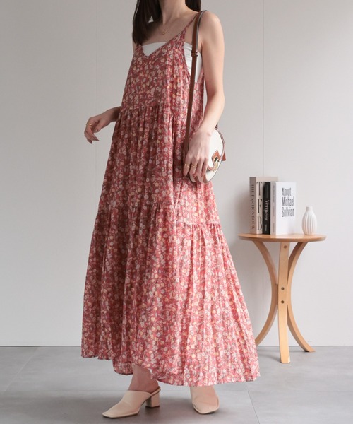 sakishimatokyo（サキシマトーキョー）の「【多色展開】フラワープリント キャミワンピース/ティアードワンピ（ワンピース・レディース・ネイビー/ベージュ/レッド/ピンク/ホワイト/ブラック・FREE）」の13枚目の写真