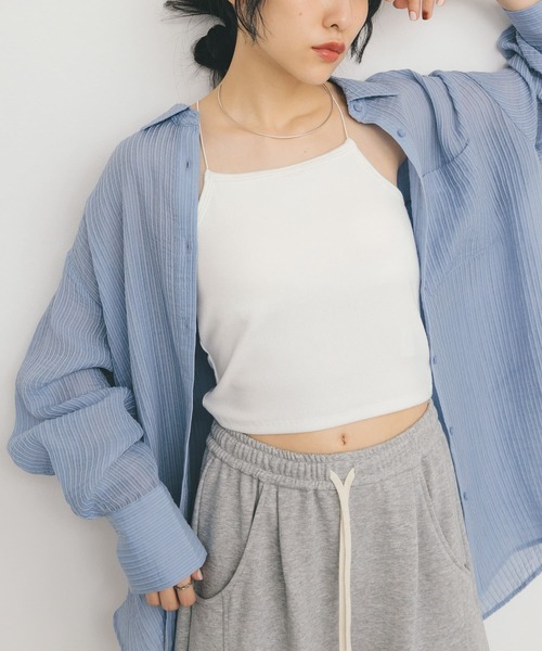 KBF（ケイビーエフ）の「カップ付きクロップドキャミソール（キャミソール・レディース・オフホワイト/グレー/チャコールグレー・ONE）」の2枚目の写真