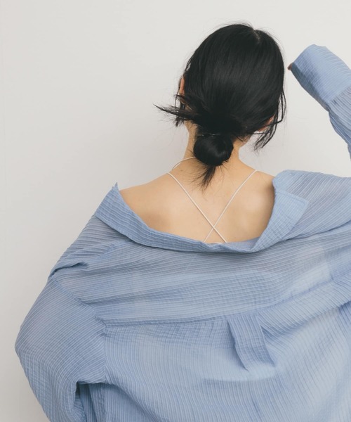 KBF（ケイビーエフ）の「カップ付きクロップドキャミソール（キャミソール・レディース・オフホワイト/グレー/チャコールグレー・ONE）」の4枚目の写真