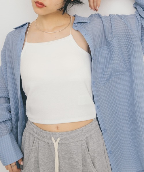 KBF（ケイビーエフ）の「カップ付きクロップドキャミソール（キャミソール・レディース・オフホワイト/グレー/チャコールグレー・ONE）」の5枚目の写真