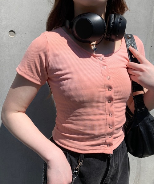 lilful(リルフル)の「クロップフロントスナップボタントップス(Tシャツ/カットソー・レディース・グレー/ホワイト/ピンク・M/L)」の12枚目の写真