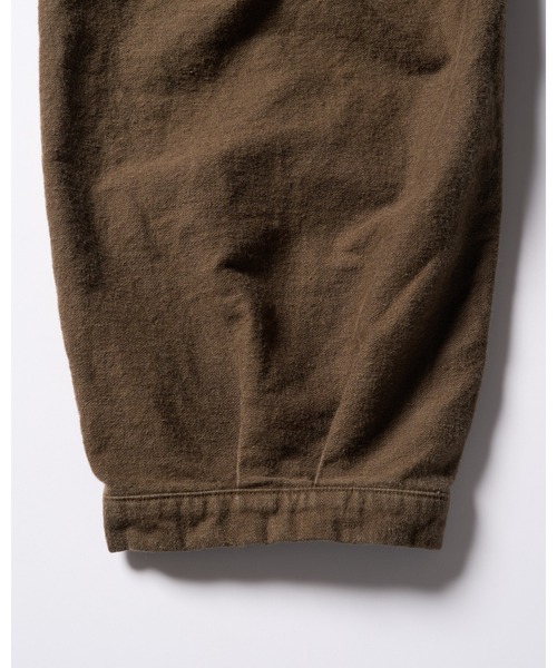 wjk（ダヴルジェイケイ）の「vintage 2-tuck easy trousers（その他パンツ・メンズ・ダークオリーブ/ダークグレー・SMALL/MEDIUM/LARGE/X-LARGE）」の4枚目の写真