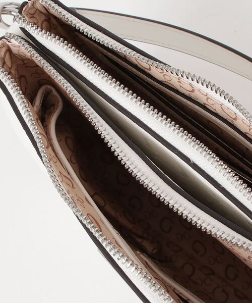Guess（ゲス）の「TYRAH Mini Crossbody Top Zip クロスボディバッグ（ショルダーバッグ・レディース・ホワイト/ブラック・ONE SIZE）」の16枚目の写真