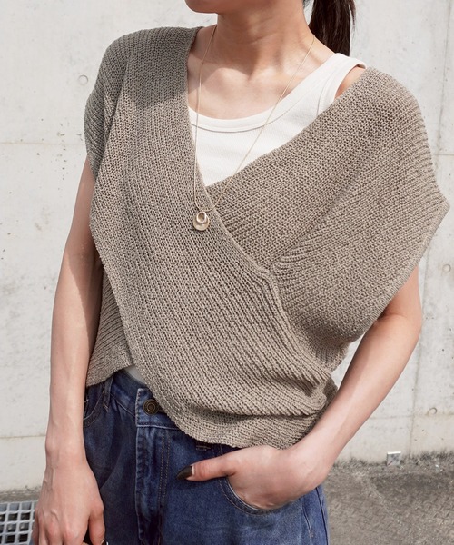 gossara(ゴサラ)の「2WAY畦編みクロスベスト(ベスト・レディース・アイボリー/グレイッシュベージュ/チャコール・FREE)」の6枚目の写真