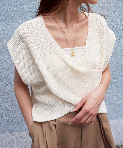 gossara(ゴサラ)の「2WAY畦編みクロスベスト(ベスト・レディース・アイボリー/グレイッシュベージュ/チャコール・FREE)」の11枚目の写真