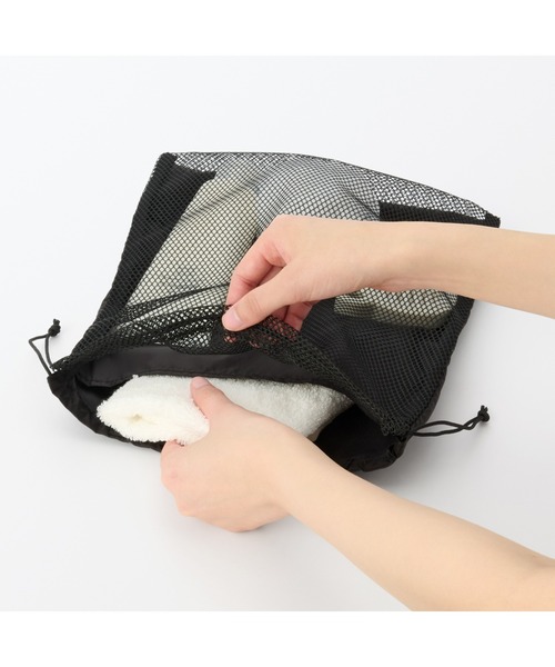 無印良品(ムジルシリョウヒン)の「ポリエステルメッシュ巾着 ダブルタイプ M 約27×30×12cm(トラベルグッズ・レディース・ブラック/カーキ/ピンク・M)」の6枚目の写真