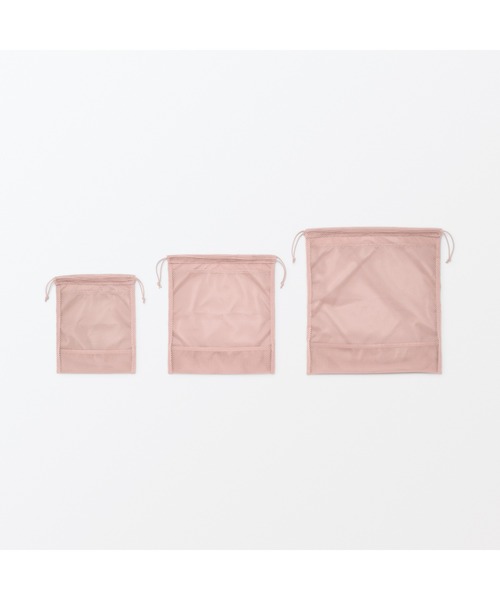 無印良品(ムジルシリョウヒン)の「ポリエステルメッシュ巾着 ダブルタイプ M 約27×30×12cm(トラベルグッズ・レディース・ブラック/カーキ/ピンク・M)」の18枚目の写真