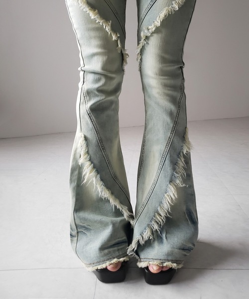 me+em select(ミームセレクト)の「【 2color / 4size 】フリンジデザインヴィンテージライクストレッチフレアデニム / fringe design vintage-like stretch flare denim(デニムパンツ・レディース・ブラック/ブルー・SMALL/MEDIUM/LARGE/X-LARGE)」の7枚目の写真