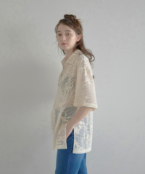 MINERTE(ミネルテ)の「【MINERTE】flower embroidery half zip mesh shirt / フラワー刺繍ハーフジップメッシュシャツ(シャツ/ブラウス・レディース・ブラック/アイボリー・FREE)」の4枚目の写真
