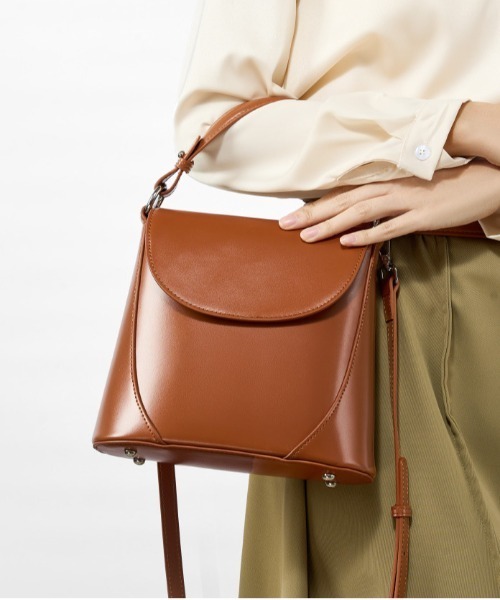 NiiNa(ニーナ)の「【 NiiNa / ニーナ 】【高品質牛革】2wayワンハンドルバケットバッグ(ショルダーバッグ・レディース・ホワイト/ブラウン/ブラック・FREE)」の3枚目の写真