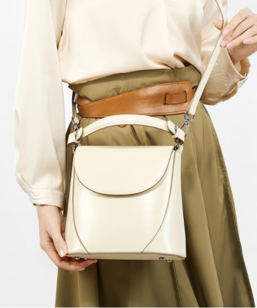 NiiNa(ニーナ)の「【 NiiNa / ニーナ 】【高品質牛革】2wayワンハンドルバケットバッグ(ショルダーバッグ・レディース・ホワイト/ブラウン/ブラック・FREE)」の21枚目の写真