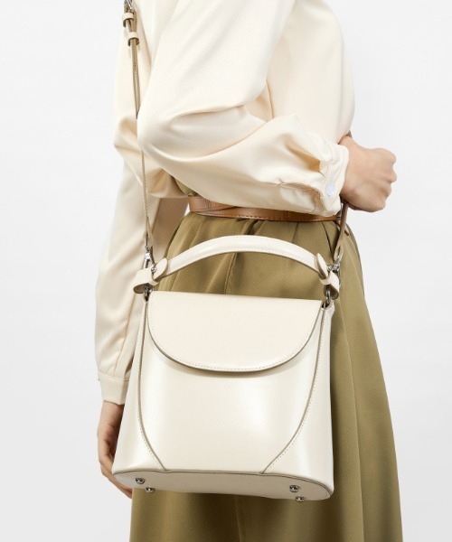 NiiNa(ニーナ)の「【 NiiNa / ニーナ 】【高品質牛革】2wayワンハンドルバケットバッグ(ショルダーバッグ・レディース・ホワイト/ブラウン/ブラック・FREE)」の22枚目の写真