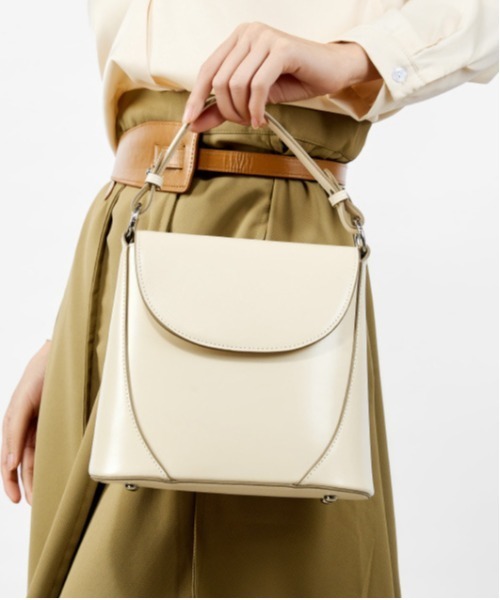 NiiNa(ニーナ)の「【 NiiNa / ニーナ 】【高品質牛革】2wayワンハンドルバケットバッグ(ショルダーバッグ・レディース・ホワイト/ブラウン/ブラック・FREE)」の12枚目の写真