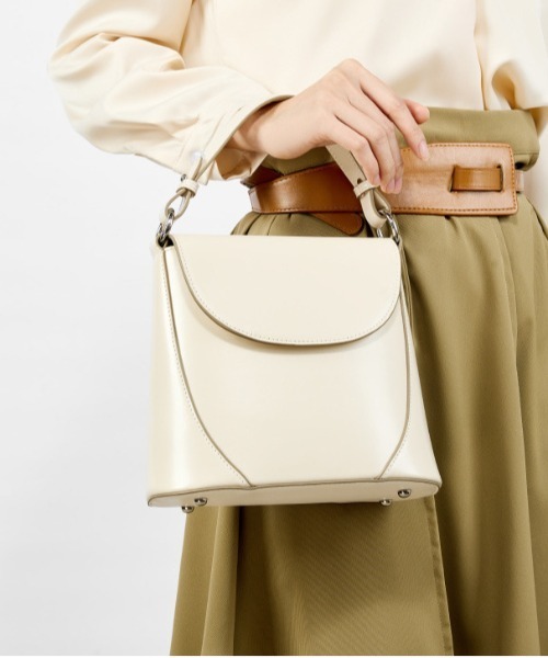 NiiNa(ニーナ)の「【 NiiNa / ニーナ 】【高品質牛革】2wayワンハンドルバケットバッグ(ショルダーバッグ・レディース・ホワイト/ブラウン/ブラック・FREE)」の14枚目の写真