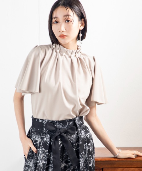 MILLION CARATS（ミリオンカラッツ）の「【接触冷感・UVカット・吸水速乾】大人のきちんと感も叶う、夏の頼れる機能派パールネックジョーゼットトップス（シャツ/ブラウス・レディース・ブラック/ベージュ・FREE）」の18枚目の写真