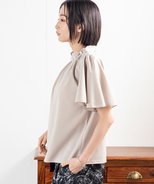 MILLION CARATS（ミリオンカラッツ）の「【接触冷感・UVカット・吸水速乾】大人のきちんと感も叶う、夏の頼れる機能派パールネックジョーゼットトップス（シャツ/ブラウス・レディース・ブラック/ベージュ・FREE）」の17枚目の写真