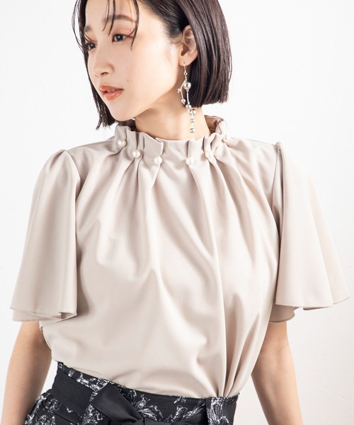 MILLION CARATS（ミリオンカラッツ）の「【接触冷感・UVカット・吸水速乾】大人のきちんと感も叶う、夏の頼れる機能派パールネックジョーゼットトップス（シャツ/ブラウス・レディース・ブラック/ベージュ・FREE）」の11枚目の写真