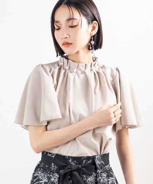 MILLION CARATS（ミリオンカラッツ）の「【接触冷感・UVカット・吸水速乾】大人のきちんと感も叶う、夏の頼れる機能派パールネックジョーゼットトップス（シャツ/ブラウス・レディース・ブラック/ベージュ・FREE）」の8枚目の写真
