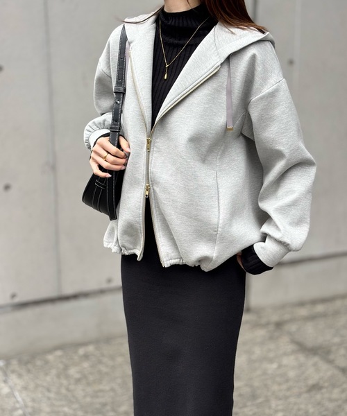 Emma Taylor（エマテイラー）の「ダンボールドロストフレアヘムパーカー（パーカー・レディース・ブラック/ライトベージュ/シルバー系/MD.Gray・FREE）」の4枚目の写真