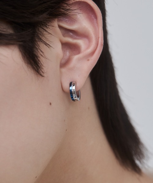 WYZ surgical stainless(ダブリューワイジィーサージカルステンレス)の「【 金属アレルギー対応 】ラインフープイヤリング サージカルステンレス(両耳用)(イヤリング・メンズ・シルバー/ゴールド/ブルー・FREE)」の2枚目の写真