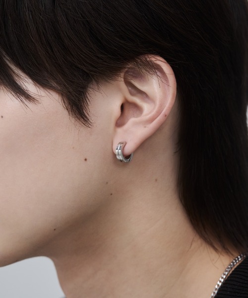 WYZ surgical stainless(ダブリューワイジィーサージカルステンレス)の「【 金属アレルギー対応 】ラインフープイヤリング サージカルステンレス(両耳用)(イヤリング・メンズ・シルバー/ゴールド/ブルー・FREE)」の14枚目の写真