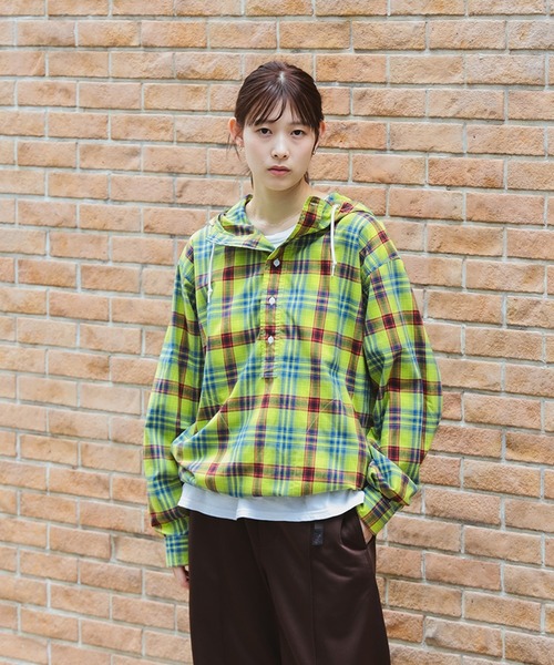 BEAMS（ビームス）の「ワイドフィット リフレクター チェック フードシャツ（シャツ/ブラウス・メンズ・ネイビー/イエロー・S/M/L/XL）」の4枚目の写真