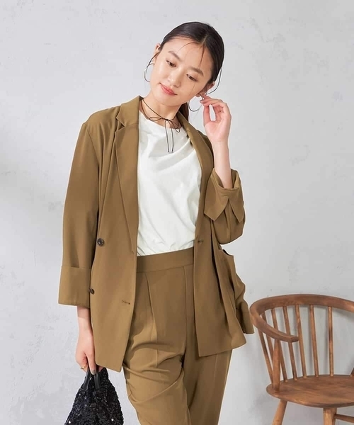 a.v.v（アーヴェヴェ）の「【接触冷感/UVカット/吸水速乾】美ラクるダブルブレストジャケット（その他アウター・レディース・カーキ/サンドベージュ・36/38）」の7枚目の写真