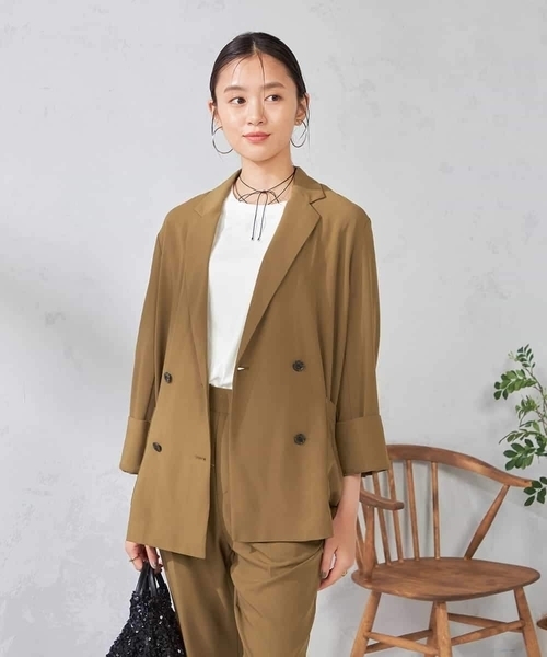 a.v.v（アーヴェヴェ）の「【接触冷感/UVカット/吸水速乾】美ラクるダブルブレストジャケット（その他アウター・レディース・カーキ/サンドベージュ・36/38）」の8枚目の写真