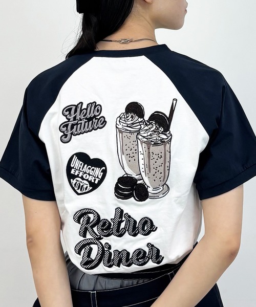 NICOLE CLUB(ニコル クラブ)の「ダイナー刺繍Tシャツ(Tシャツ/カットソー・レディース・その他2/その他1/チャコール・FREE)」の3枚目の写真