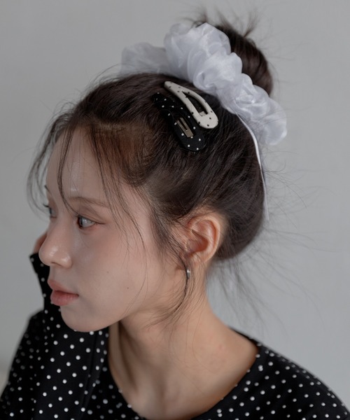 UNE MANSION(ユヌマンション)の「ラブリーレースシースルーシュシュ&ドット2SETピン(シュシュ・レディース・ブラック/ホワイト・ONESIZE)」の21枚目の写真