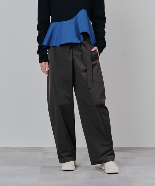 TEVALT(ヴァレット)の「ラップライクサイドカーブパンツ(チノパンツ・レディース・ライトベージュ/ブラック/ブラウン・38)」の3枚目の写真