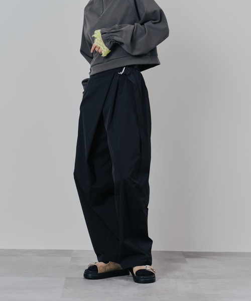 TEVALT(ヴァレット)の「ラップライクサイドカーブパンツ(チノパンツ・レディース・ライトベージュ/ブラック/ブラウン・38)」の2枚目の写真