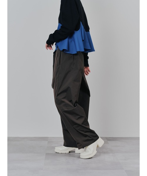 TEVALT(ヴァレット)の「ラップライクサイドカーブパンツ(チノパンツ・レディース・ライトベージュ/ブラック/ブラウン・38)」の11枚目の写真