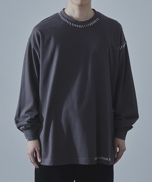 SLICK（スリック）の「【SLICK/スリック】30/2 Compact Yarn Embroidery T-Shirt/コンパクトヤーンエンブロイダリーTシャツ/ハンドステッチ（Tシャツ/カットソー・メンズ・グレイッシュベージュ/ブラック/ブラウン・2/1/3）」の3枚目の写真