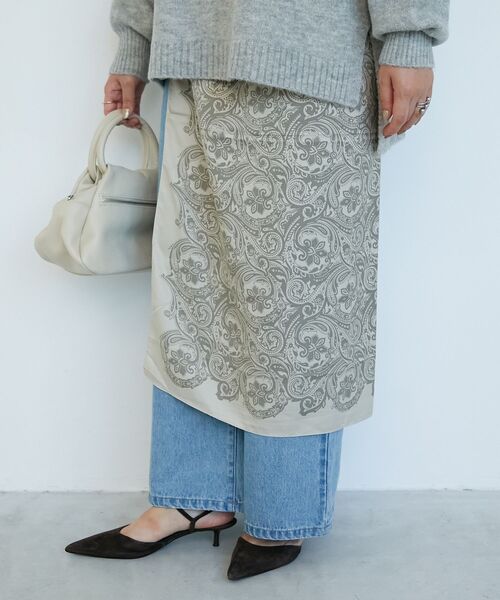 le.coeur blanc（ルクールブラン）の「《WEB限定アイテム》ペイズリープリントビッグスカーフ（バンダナ/スカーフ・レディース・ブラック系その他/ホワイト系その他2/グリーン系その他2・FREE）」の6枚目の写真