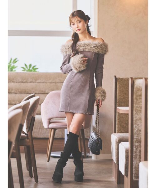 EATME フェイクファーオフショルミニワンピース BLACK セール】フェイクファーオフショルミニワンピース（ワンピース