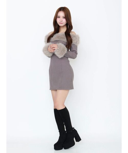 EATME（イートミー）の「フェイクファーオフショルミニワンピース（ワンピース・レディース・ブラウン/グレー/ブラック・FREE）」の12枚目の写真