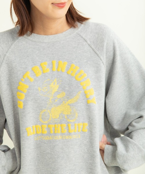 CHILD WOMAN（チャイルドウーマン）の「オオカミプリント裏毛プルオーバー（スウェット・レディース・アイボリー/グレー/レッド・FREE）」の2枚目の写真