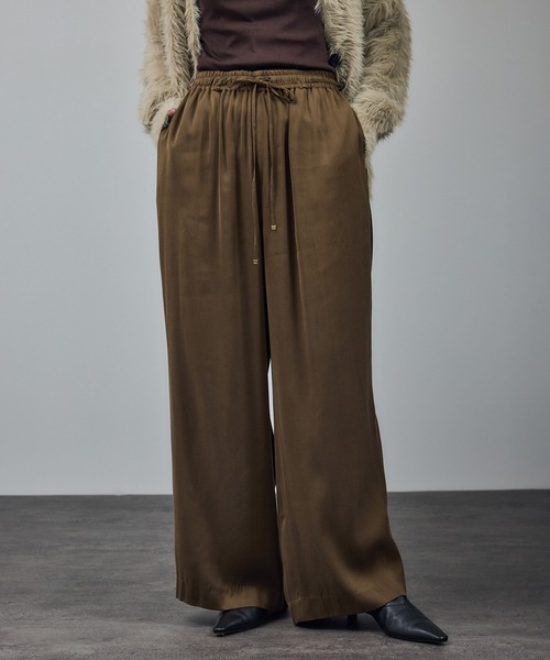 SALON adam et rope'(サロン アダム エ ロペ)の「【WEB限定】フィブリルキュプラリラクシーワイドパンツ(その他パンツ・レディース・チャコールグレー/ブラック/ブラウン・S/M)」の3枚目の写真