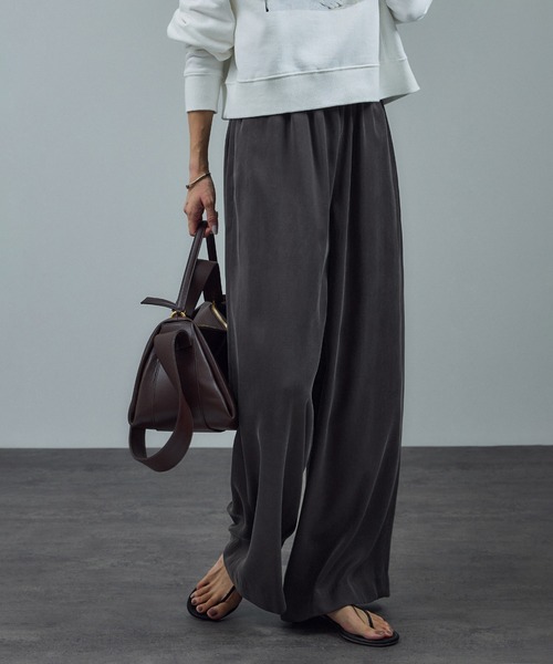 SALON adam et rope'(サロン アダム エ ロペ)の「【WEB限定】フィブリルキュプラリラクシーワイドパンツ(その他パンツ・レディース・チャコールグレー/ブラック/ブラウン・S/M)」の1枚目の写真