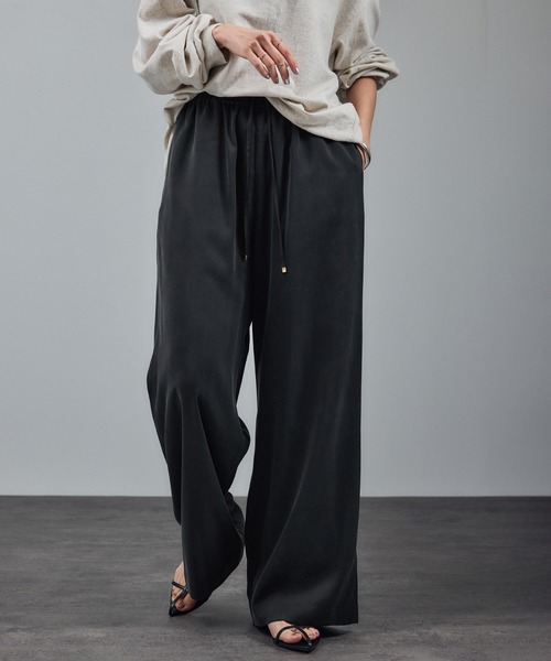 SALON adam et rope'(サロン アダム エ ロペ)の「【WEB限定】フィブリルキュプラリラクシーワイドパンツ(その他パンツ・レディース・チャコールグレー/ブラック/ブラウン・S/M)」の2枚目の写真