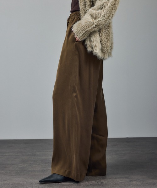 SALON adam et rope'(サロン アダム エ ロペ)の「【WEB限定】フィブリルキュプラリラクシーワイドパンツ(その他パンツ・レディース・チャコールグレー/ブラック/ブラウン・S/M)」の22枚目の写真