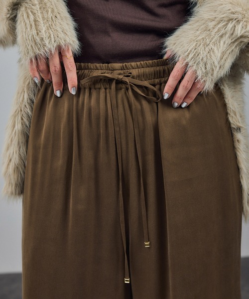 SALON adam et rope'(サロン アダム エ ロペ)の「【WEB限定】フィブリルキュプラリラクシーワイドパンツ(その他パンツ・レディース・チャコールグレー/ブラック/ブラウン・S/M)」の21枚目の写真