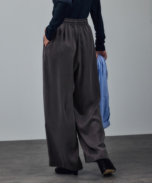 SALON adam et rope'(サロン アダム エ ロペ)の「【WEB限定】フィブリルキュプラリラクシーワイドパンツ(その他パンツ・レディース・チャコールグレー/ブラック/ブラウン・S/M)」の7枚目の写真