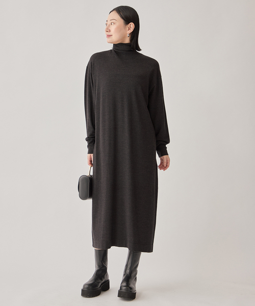 VERMEIL par iena(ヴェルメイユパーイエナ)の「GLOW wool knit ワンピース(ワンピース・レディース・チャコールグレー/グレー・FREE)」の4枚目の写真